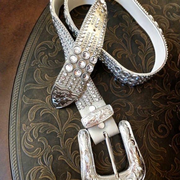 SOLD!!!!!!!!Kippy's Swarovski Crystal Rhinestone Champagne leather Authentic - Picture 4 of 12